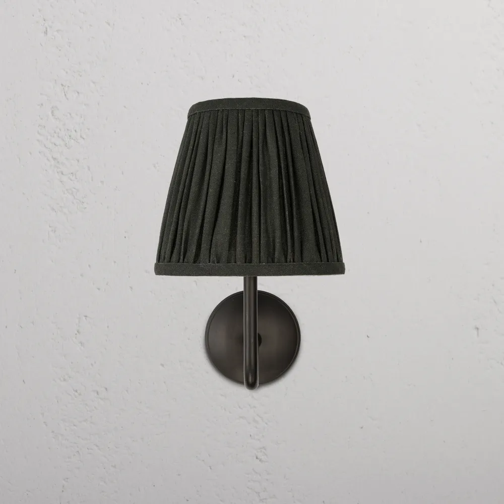 Candeeiro de parede médio Malvern plissado Verde-Intenso – Tono bronce